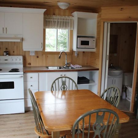 לה טוק Chalet Au Bord Du St-Maurice מראה חיצוני תמונה