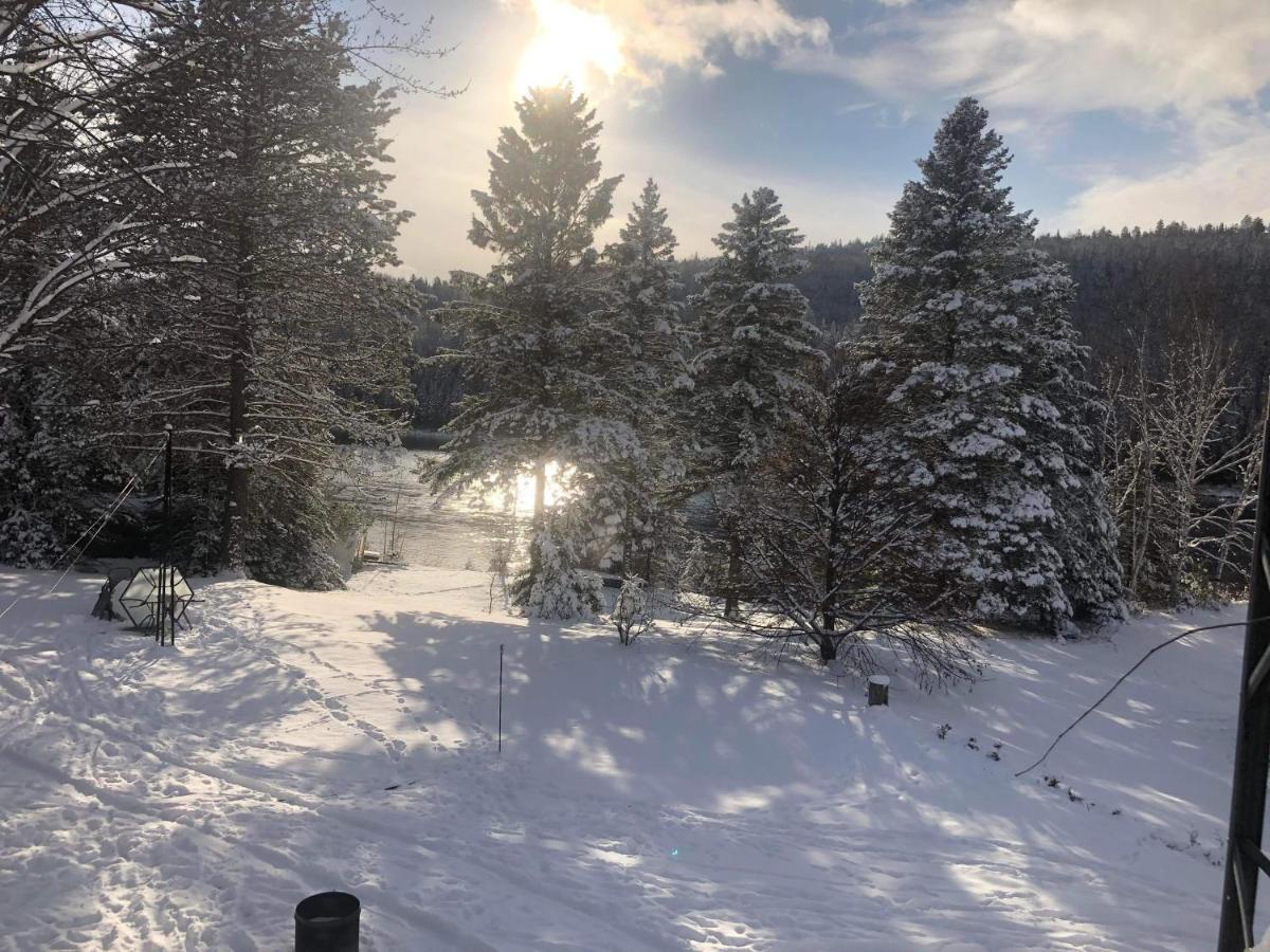 לה טוק Chalet Au Bord Du St-Maurice מראה חיצוני תמונה